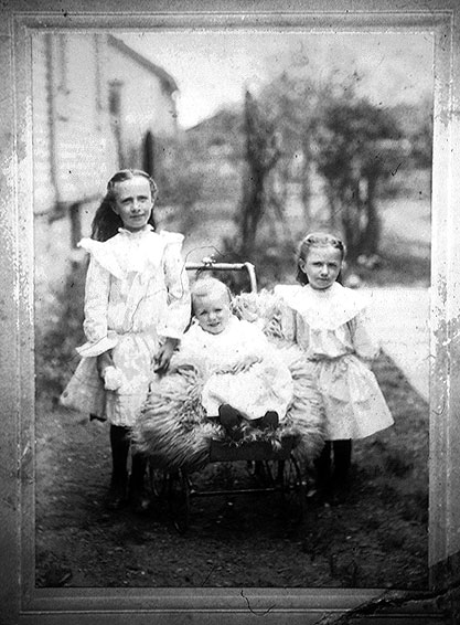 Nyenhuis Children, about 1907